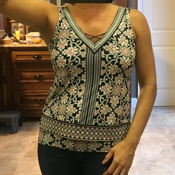 Like New White House Black Market sleeveless top - Picture 8 of 8